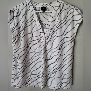 Worthington: Black and White Blouse